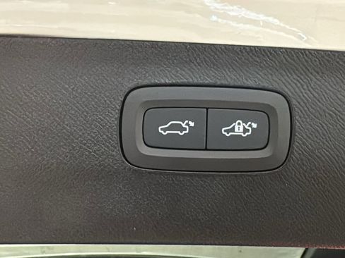 New 2026 Volvo XC90 B5 Plus w/ Protection Package Premier AWD/4WD image 31