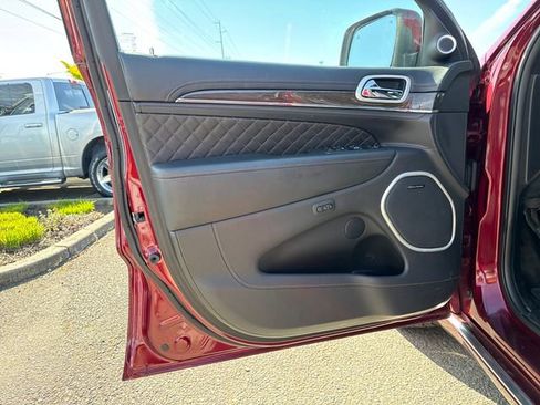 Used 2019 Jeep Grand Cherokee Summit image 18