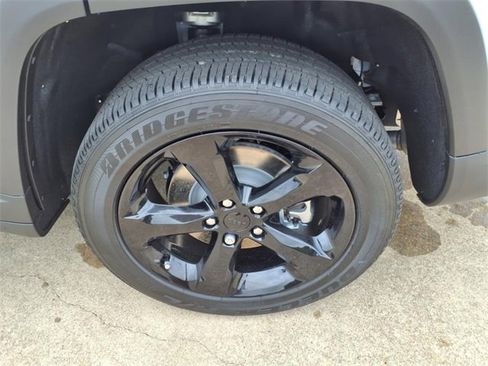 New 2025 Jeep Grand Cherokee L Altitude image 19