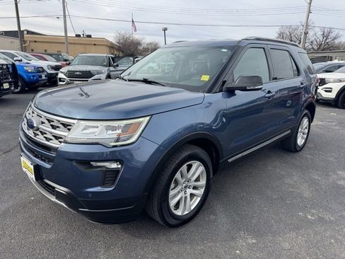 Used 2018 Ford Explorer XLT w/ Equipment Group 202A image 7
