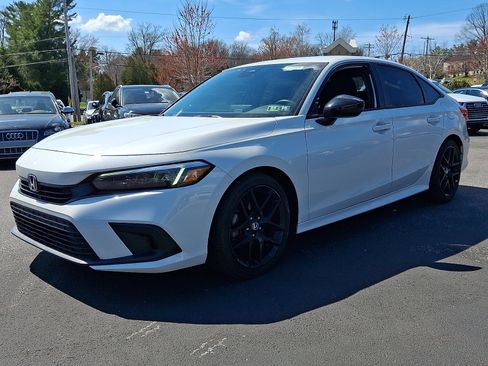 Used 2023 Honda Civic Sport image 3