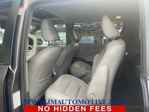 Used 2019 Toyota Sienna XLE w/ XLE Navigation Package AWD/4WD image 4