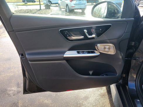 Used 2025 Mercedes-Benz GLC 300 4MATIC image 10