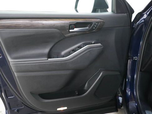 Used 2026 Toyota Highlander Limited AWD/4WD image 22