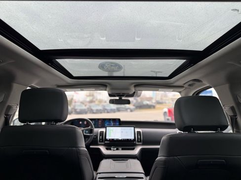 Used 2025 Ford Expedition Active image 13