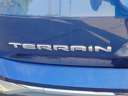 Used 2023 GMC Terrain SLT image 28