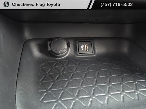 Used 2024 Toyota RAV4 SE w/ Weather & Moonroof Package image 36