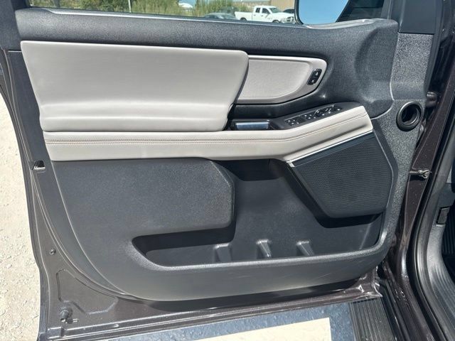 Used 2025 Ford Expedition Active AWD/4WD image 18
