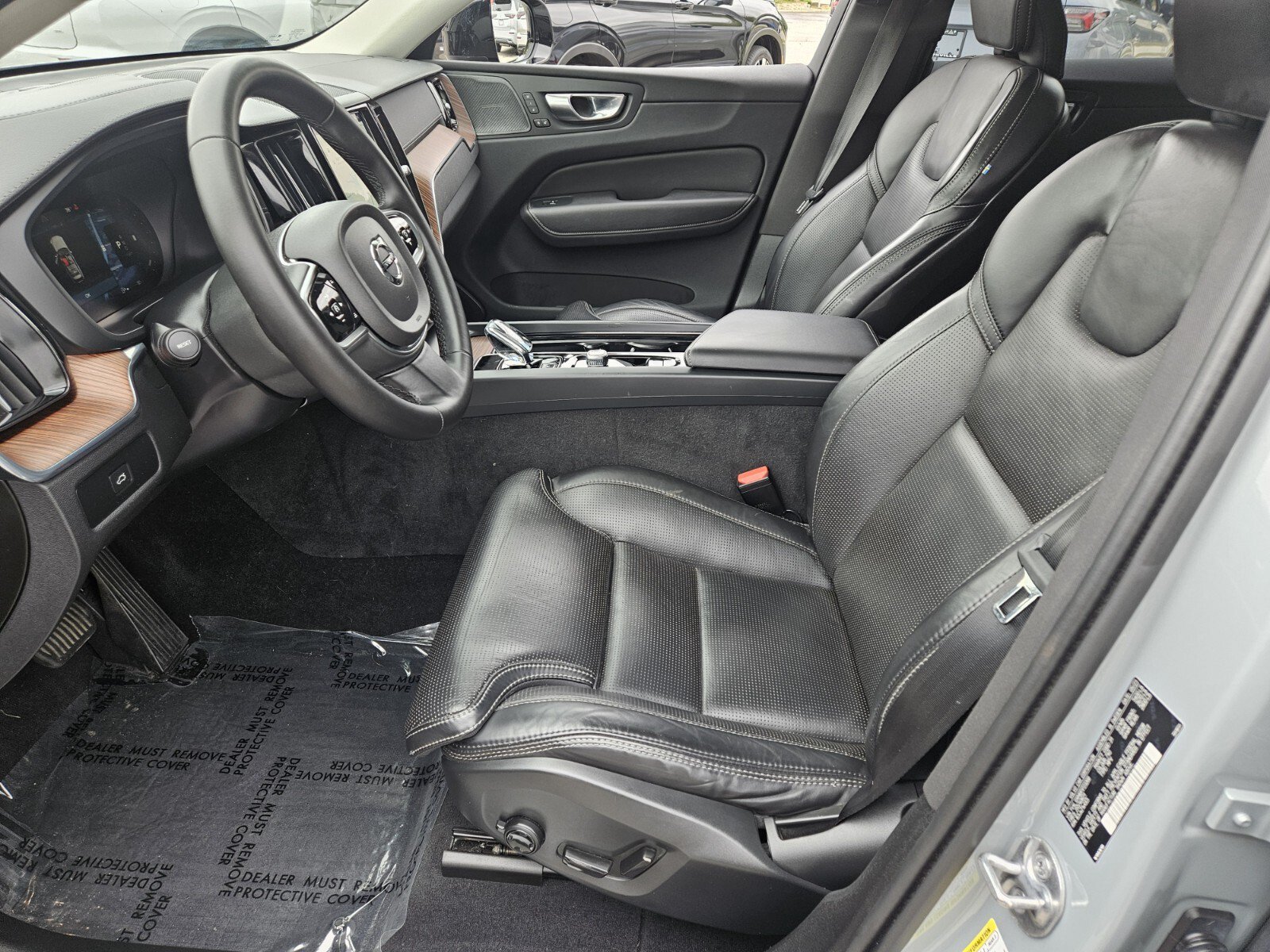 Used 2024 Volvo XC60 B5 Ultimate w/ Protection Package Premier AWD/4WD image 7