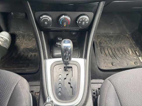 Used 2013 Chrysler 200 LX image 11