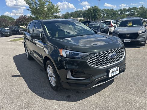 Used 2024 Ford Edge SEL w/ Class II Trailer Tow Package AWD/4WD image 2