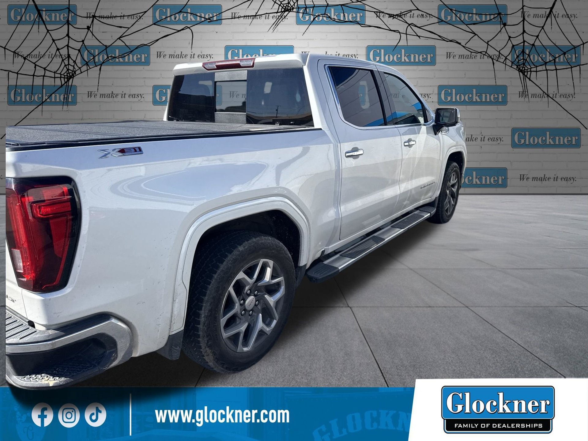 Used 2024 GMC Sierra 1500 SLT w/ SLT Premium Plus Package AWD/4WD image 4