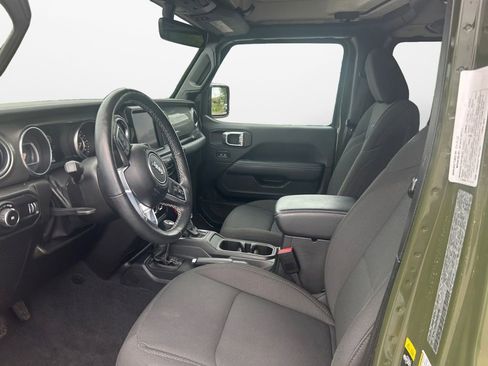 Used 2023 Jeep Wrangler Unlimited Sahara w/ Cold Weather Group AWD/4WD image 9