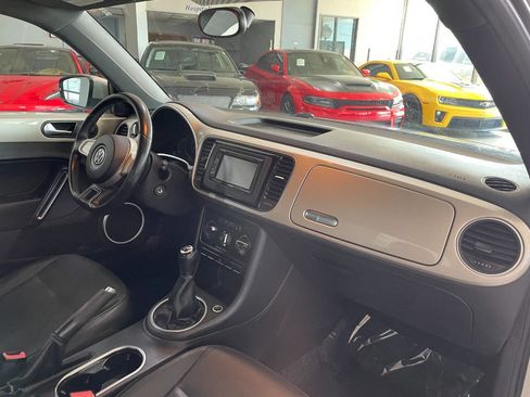 Used 2012 Volkswagen Beetle 2.5 image 21