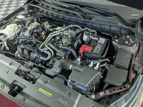 Used 2025 Nissan Altima 2.5 SV FWD image 34