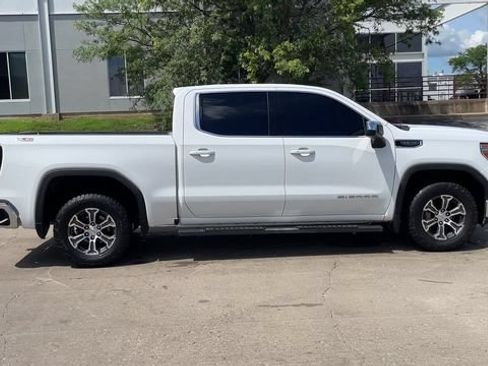 Used 2019 GMC Sierra 1500 SLE w/ SLE Value Package AWD/4WD image 9