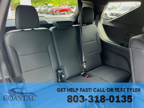 Used 2025 Chevrolet Traverse LT FWD image 27
