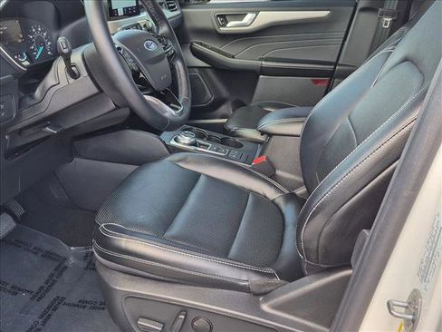 Used 2022 Ford Escape SEL FWD image 16