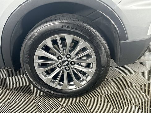 Used 2024 Cadillac XT4 Premium Luxury image 33