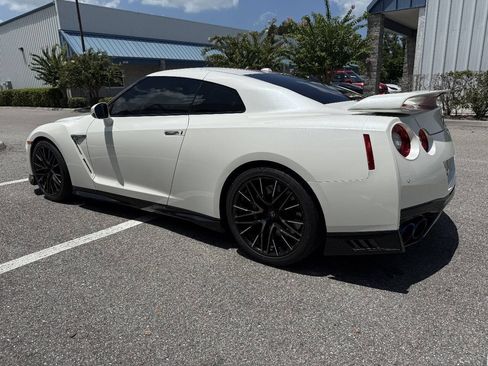 Used 2020 Nissan GT-R Premium AWD/4WD image 4