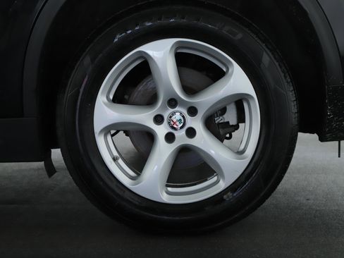 Used 2018 Alfa Romeo Stelvio AWD image 18
