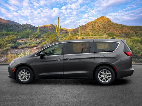 Used 2023 Chrysler Voyager LX FWD image 8