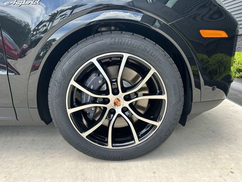 Used 2026 Porsche Cayenne E-Hybrid Coupe AWD/4WD image 15