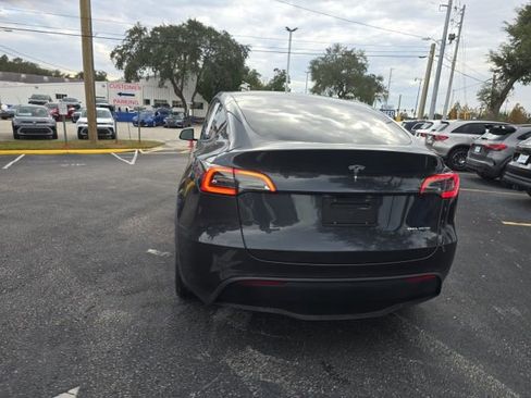 Used 2024 Tesla Model Y Long Range image 7