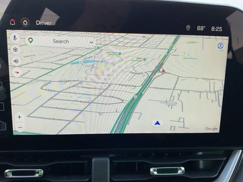 Used 2025 Chevrolet Equinox LT image 2