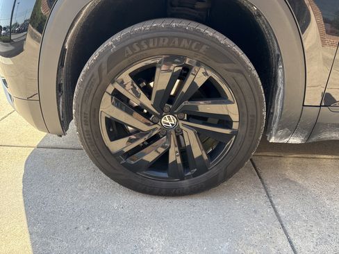 Used 2023 Volkswagen Atlas Cross Sport SE w/ Black Wheel Package AWD/4WD image 10