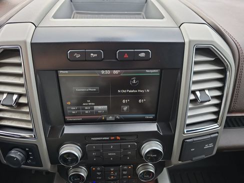 Used 2015 Ford F150 King Ranch w/ Equipment Group 601A Luxury AWD/4WD image 27