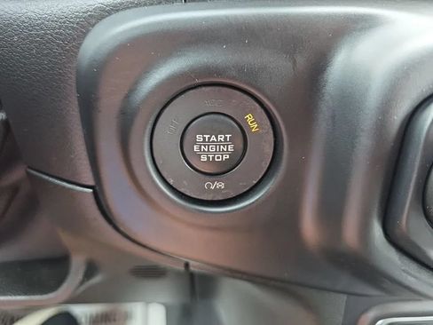 Used 2019 Jeep Wrangler Unlimited Sahara w/ Uconnect 4C Nav & Sound Group AWD/4WD image 30