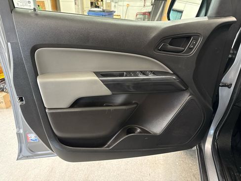 Used 2022 Chevrolet Colorado W/T w/ WT Convenience Package AWD/4WD image 24