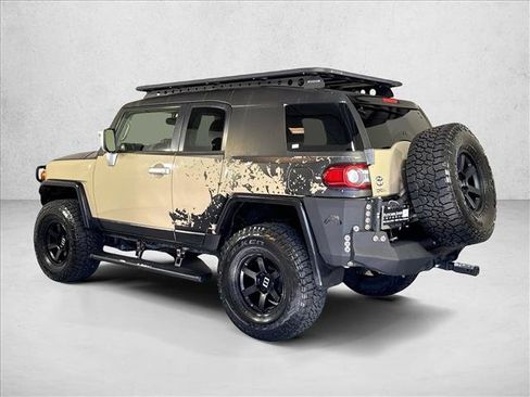 Used 2014 Toyota FJ Cruiser 4WD w/ Upgrade Package image 7