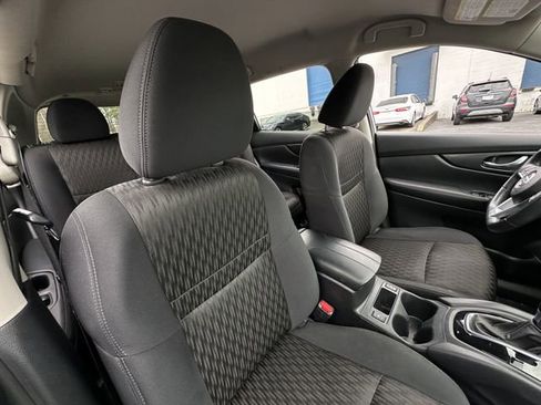 Used 2017 Nissan Rogue SV w/ SV Premium Package image 34