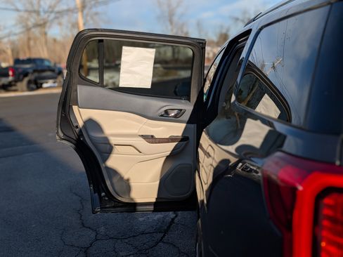 Used 2022 GMC Acadia Denali w/ Denali Ultimate Package image 40
