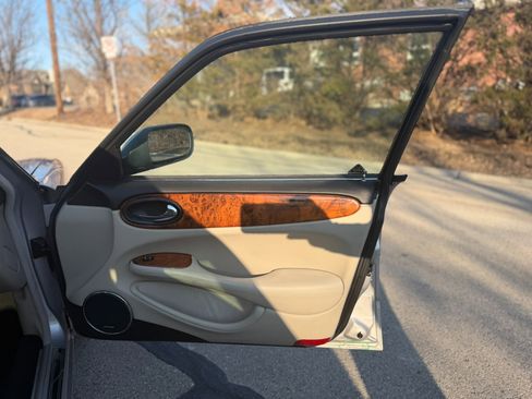 Used 2002 Jaguar XJ8 image 26