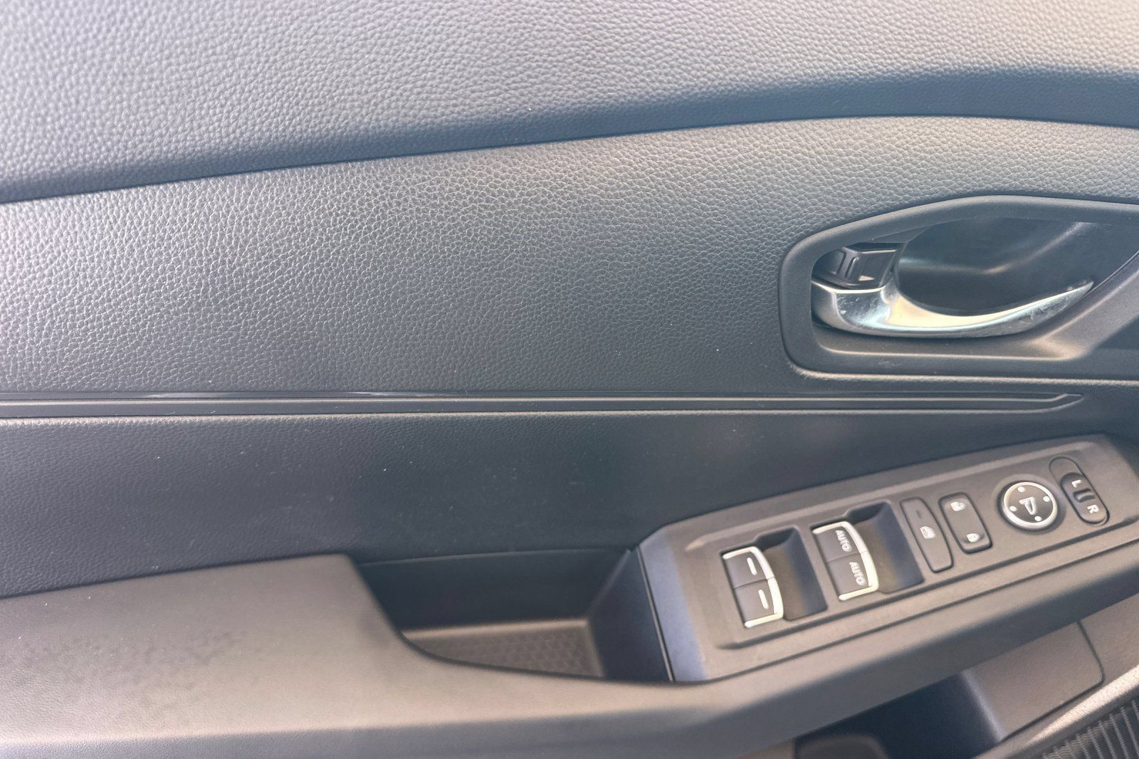 Certified 2025 Honda Accord LX image 11