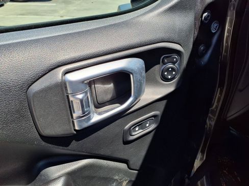 Used 2020 Jeep Wrangler Sport AWD/4WD image 12