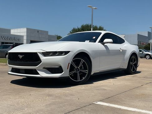 Used 2024 Ford Mustang Coupe RWD image 2