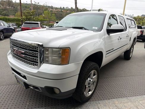 Used 2011 GMC Sierra 2500 Denali AWD/4WD image 2