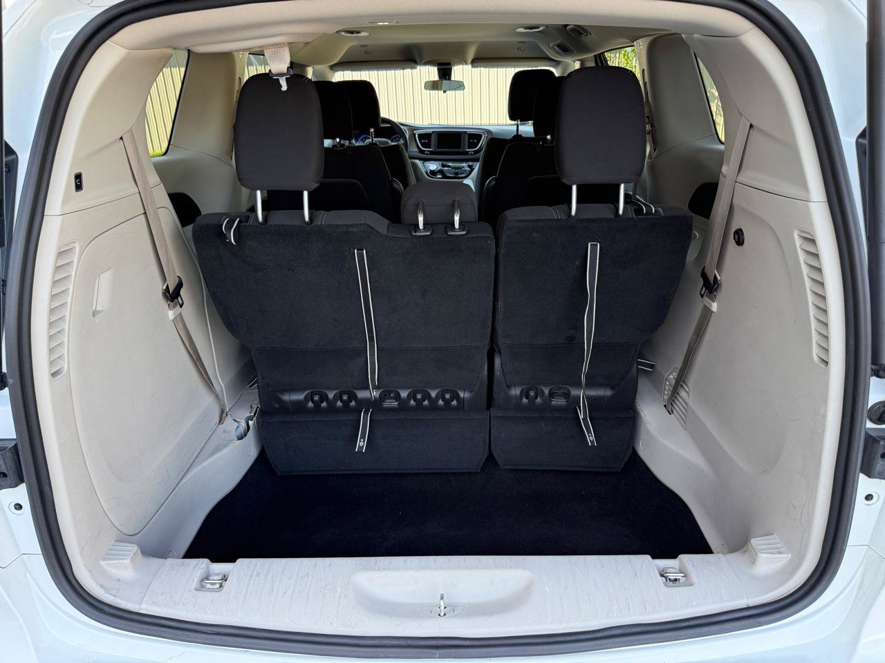 Used 2022 Chrysler Voyager LX FWD image 27