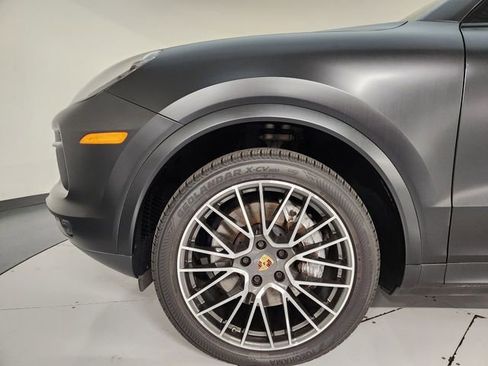 Used 2021 Porsche Cayenne AWD/4WD image 11