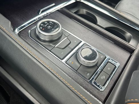 Certified 2023 Ford Expedition Platinum image 23