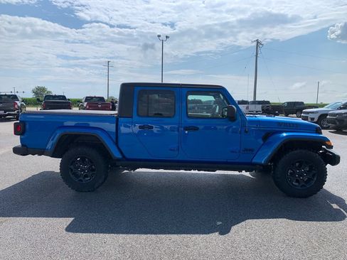 Used 2023 Jeep Gladiator Sport AWD/4WD image 11