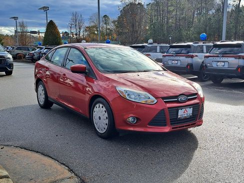 Used 2012 Ford Focus SE image 4