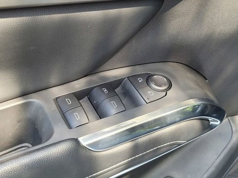 Used 2025 Chevrolet Traverse LT FWD image 16