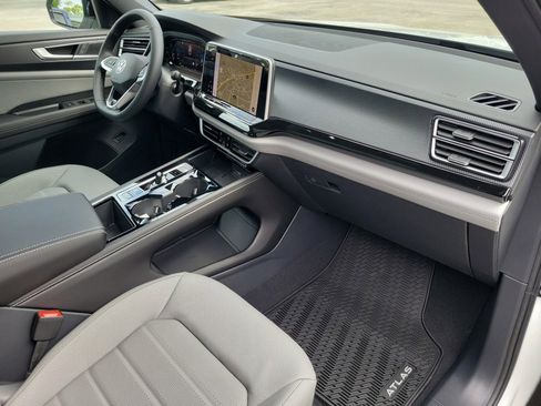 New 2026 Volkswagen Atlas Cross Sport SEL R-Line AWD/4WD image 28