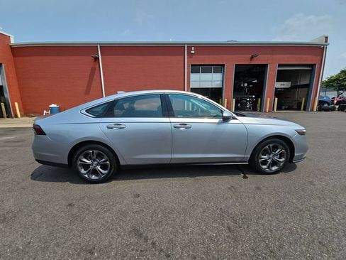 Used 2023 Honda Accord EX image 11