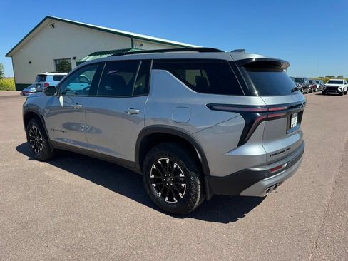 Used 2025 Chevrolet Traverse Z71 AWD/4WD image 3